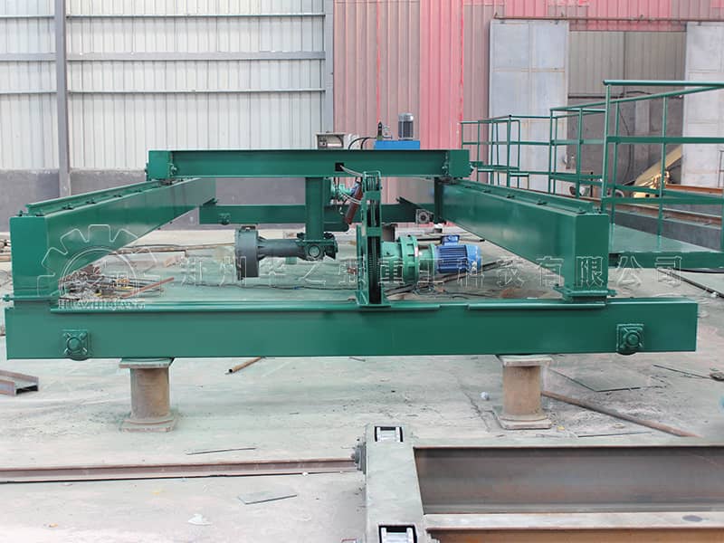 有機(jī)肥設(shè)備槽式翻拋機(jī)的應(yīng)用及特點(diǎn)