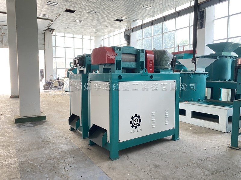 對(duì)輥擠壓造粒機(jī).jpg