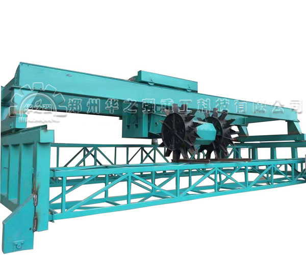輪式翻堆機(jī).jpg